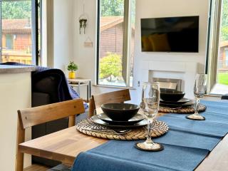 The Birches with Hot Tub - York - 4