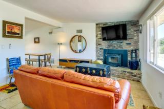 Joshua Tree Home w/ Patio - 5 Mi to National Park! - 6