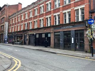 Central and Quirky Northern Quarter Flat, Manchester - 4