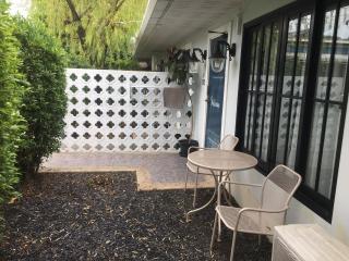 Snoozy Guesthouse - 6