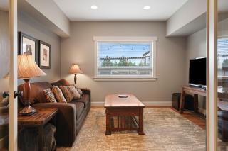 Five Peaks Home with Soaking Tub - Bend - 6