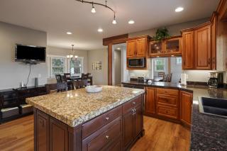 Five Peaks Home with Soaking Tub - Bend - 2