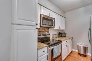 Spacious Massanutten Retreat with Hot Tub and Games - McGaheysville - 3