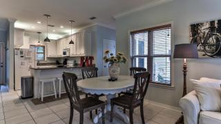 Monkey Business - Is up to date and modern as well as dog friendly - 1