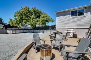 North Bend Home with Cornhole Court and Putting Green - North Bend - 8