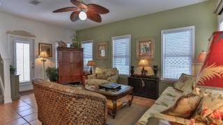 Aventon - Is a 3 bedroom home that is an easy walk to the beach with communal pool - Destin - 4