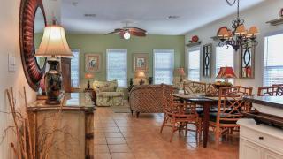 Aventon - Is a 3 bedroom home that is an easy walk to the beach with communal pool - 1