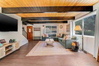 Pine Den Cabin: Arcade+Fire Pit+BBQ - Sugarloaf - 4