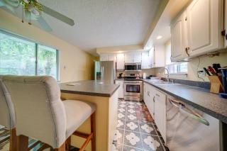 Richmond Heights Retreat with Patio and Fire Pit! - Richmond Heights - 7