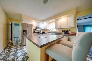 Richmond Heights Retreat with Patio and Fire Pit! - Richmond Heights - 1