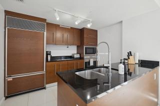 LUX 2B-2B at ICON - Water View & 5-Star Amenities - 5