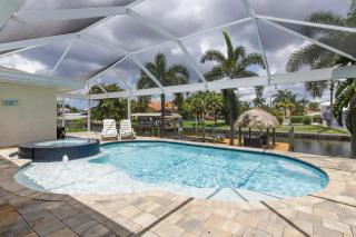 Half mile to the beach! Heated Pool & Spa, with Tiki on boat dock! - Villa Changes in Attitude - Cape Coral - 9