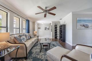 Half mile to the beach! Heated Pool & Spa, with Tiki on boat dock! - Villa Changes in Attitude - Cape Coral - 3