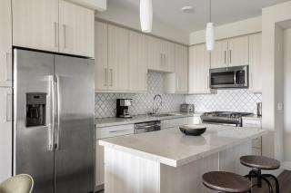 Carmel Valley 2br w gym bbq wd nr dining SAN-28 - 3