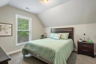 Modern Comforts, Classic Charm: Neighborhood Gem - Richmond - 6