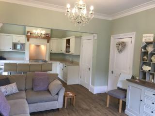 West View, Lakeside, Newby Bridge, 2 mins walk to Lake Windermere, Delightful property with Hot Tub - 9