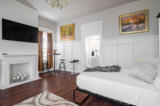 Walk/ Bike everywhere from this Historic Chic Studio - 0