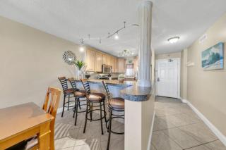 Destin on the Gulf 205 - Updated Gulf Front Property with Free Beach Service - Destin - 6