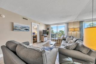 Destin on the Gulf 205 - Updated Gulf Front Property with Free Beach Service - Destin - 2