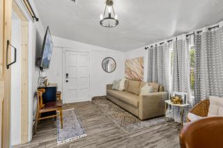 5 minute walking to downtown, NAU, coffee shops, shopping, parks and more! - Flagstaff - 8