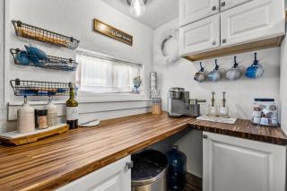 5 minute walking to downtown, NAU, coffee shops, shopping, parks and more! - Flagstaff - 1