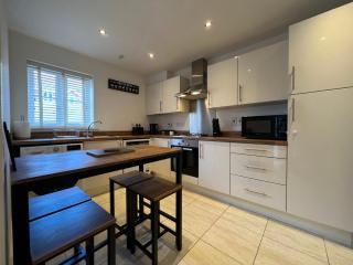 The Belfry 3 Bedrooms 2 Bathrooms Contractors & Family - Higham Ferrers - 1