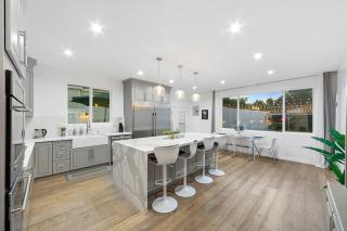 Studio City Contemporary Villa with Pool Sleeps 10 - Los Angeles - 7