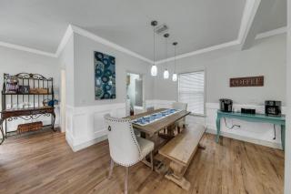 Rainbow Fish - 50 Steps To The Beach and Large Private Pool with hot tub - 1