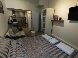 Studio Apartment in Kew - 8