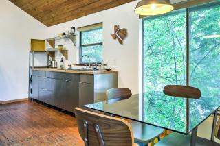 2 Mi to Dtwn Pet-Friendly Austin Studio with Yard - Austin - 1