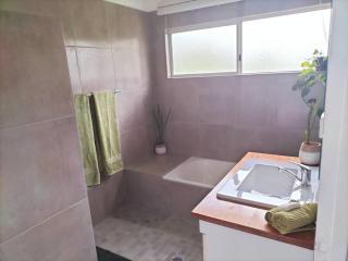 Spacious, Modern & Central - Atherton - 3