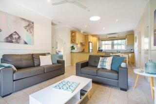 'By the Beach' Your Comfy Rosebud Holiday Home - Rosebud - 0