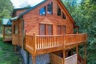 Pine Haven Hollow, Hot Tub, Game Room, WIFI, 1089 FREE tickets each paid day, Dollywood and More - Pigeon Forge - 0