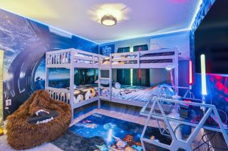 Family Retreat near Disney with Pool & Hot Tub! - Kissimmee - 0