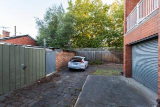 Fitzroy meets Clifton Hill at this Cosy Retreat - 8