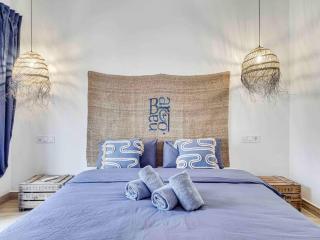 Casa Mandarina: 4 Bedrooms - 2 Terraces - Parking - Hospitalet de Llobregat - 2