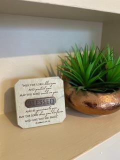 The Cozy Hutt Home - 4