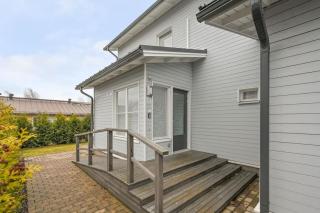 Kotimaailma - Upea kolmen makuuhuoneen paritalo Suutarilassa - 5