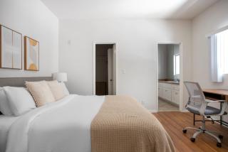 Beverly Hills 1br w gym pool nr bars shops LAX-1119 - 3