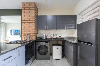 Modern 2 bed apartment, Secure estate - 6