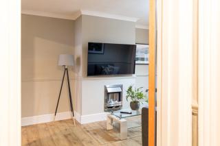 Comfortable 5-Bedroom House in Cheltenham - Cheltenham - 7