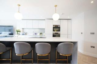 Modern 3 bed Entire House, Gym & Underfloor Heating - Hersham - 3
