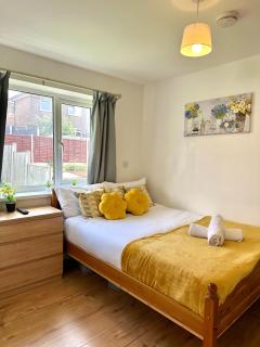 Langdale House - Group Stays Contractors & Families Long or Short Stay - 5 Rooms 7 Beds 3 bathrooms Kitchen, FREE Wi-Fi & Parking - Derby - 9