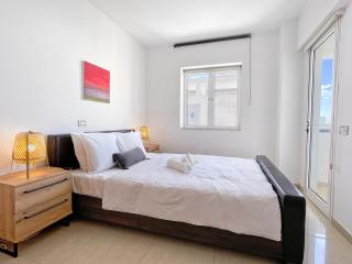 2BR SEAVIEW Apt in prime location 1 min from sea - Larnaca - 7
