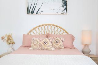 Blissful Merewether Beach Cottage - A Coastal Gem - Newcastle - 3