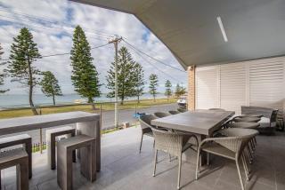 'Stockton Grande' A Sublime Beachfront Family Oasis - 9