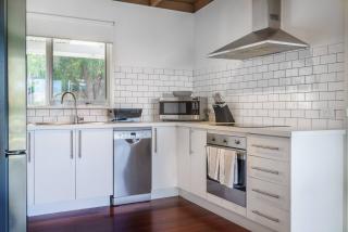 'Charming Seaside Bungalow' A Peninsula Hideaway - 1