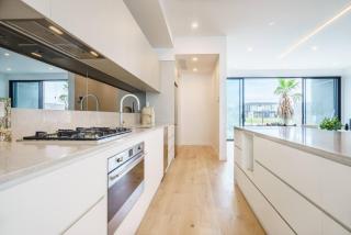 Waterfront at Martha Cove - Premium Poolside Luxury - Safety Beach - 8