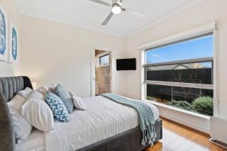 'Rosebud Seascape' A Modern Family Retreat - 8