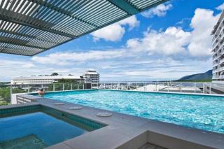 'Marlin Parade' Waterfront Getaway with Rooftop Pool - Cairns - 0
